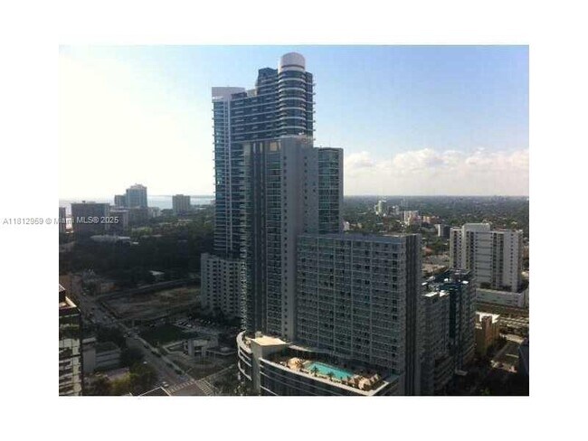 Building Photo - 1060 Brickell Ave