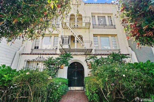 Primary Photo - Quintessential, charming Russian Hill stud...