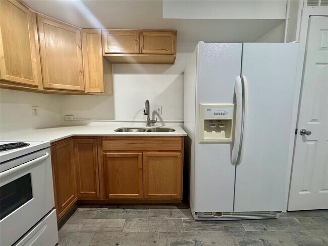 Building Photo - 1841 Wooten Park Dr