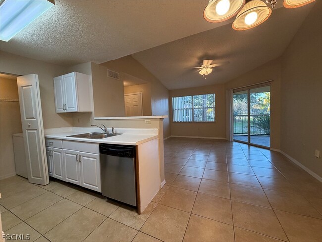 Building Photo - 12561 Equestrian Cir