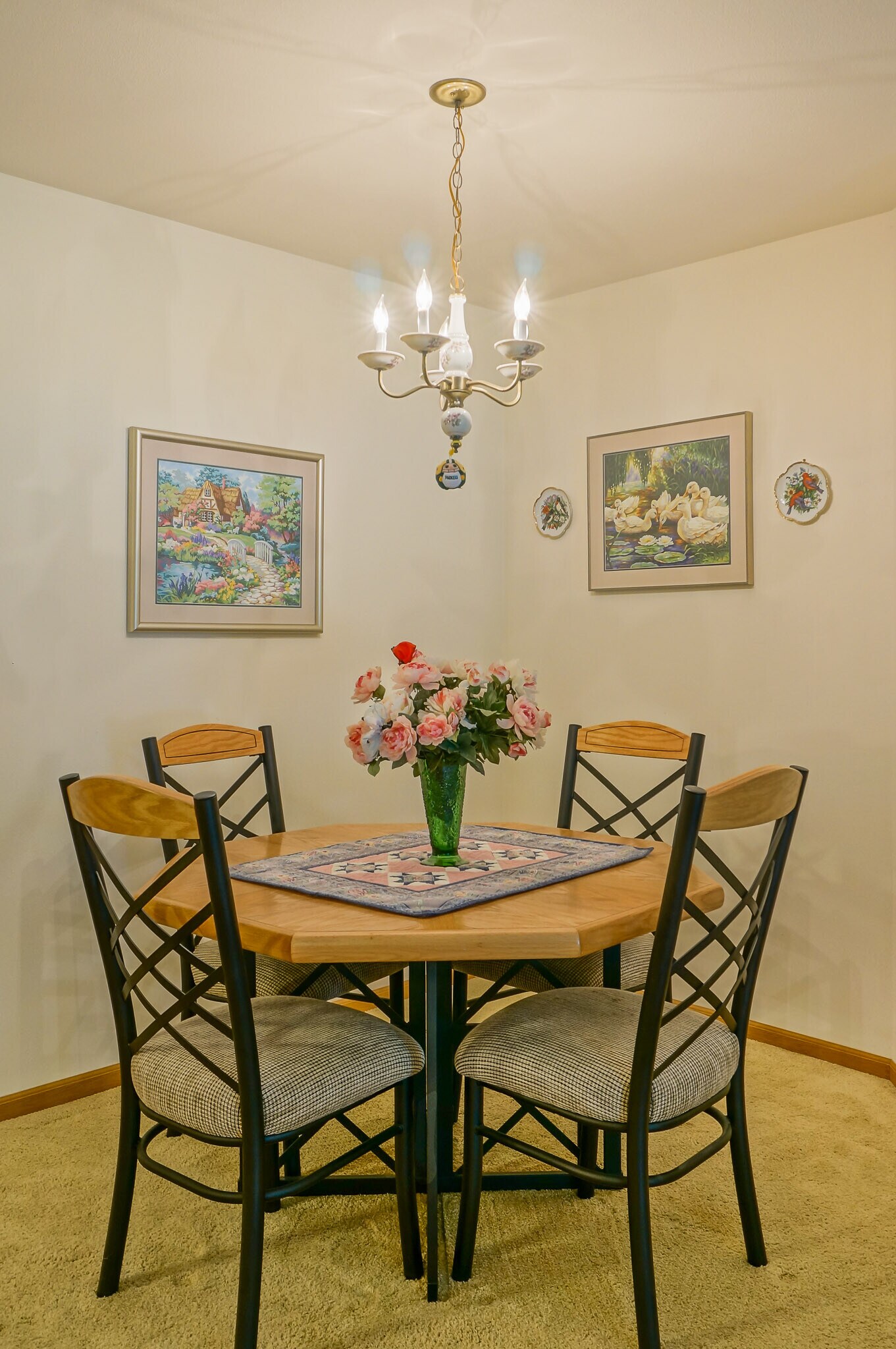 Dining area - 2825 Northridge Dr