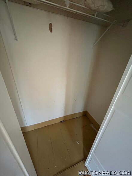 Building Photo - 60 Old Common Rd