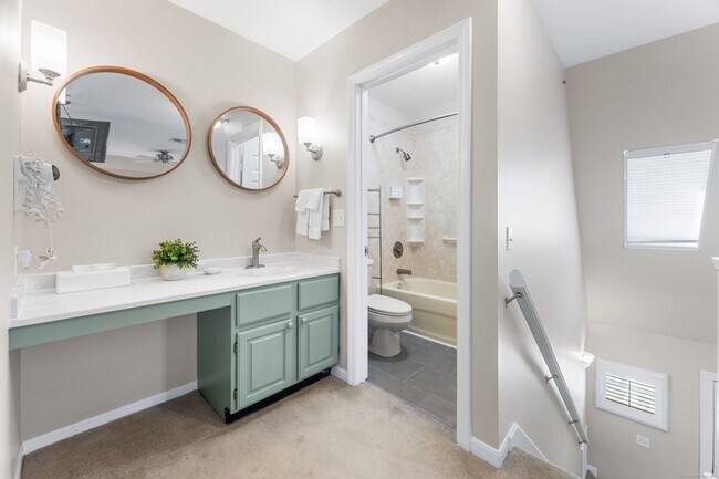 Building Photo - 2124 Old Pond Ln