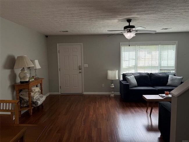 Building Photo - 2110 Winding Oak Dr