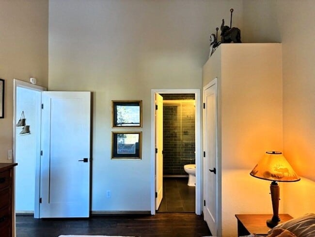 Building Photo - Long Term Rental- Buffalo Ridge/Village 403CC