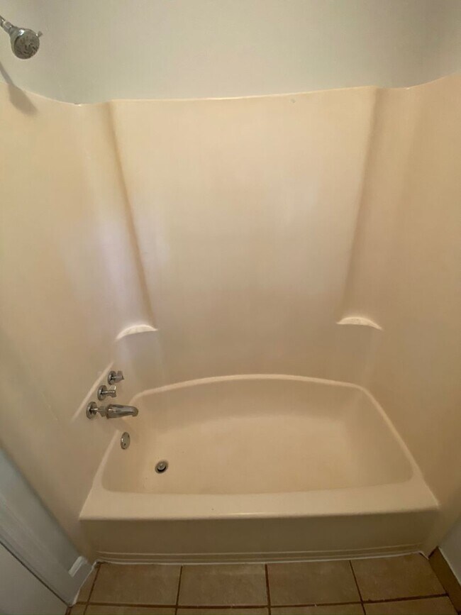 Building Photo - Charming Well Maintained Ranch on Quiet Cul-de-Sac – 3BR/2BA Near Downtown Decatur