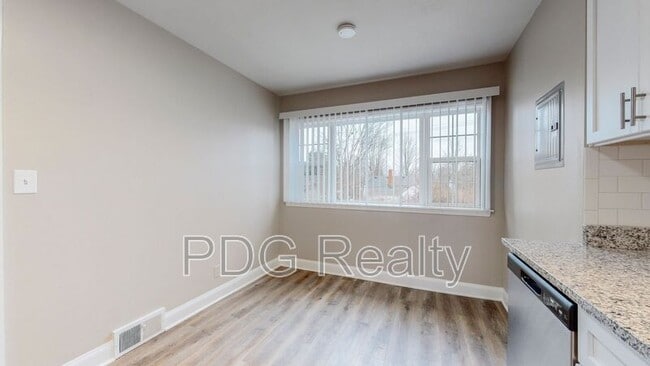Building Photo - 3833 Chenoweth Ct