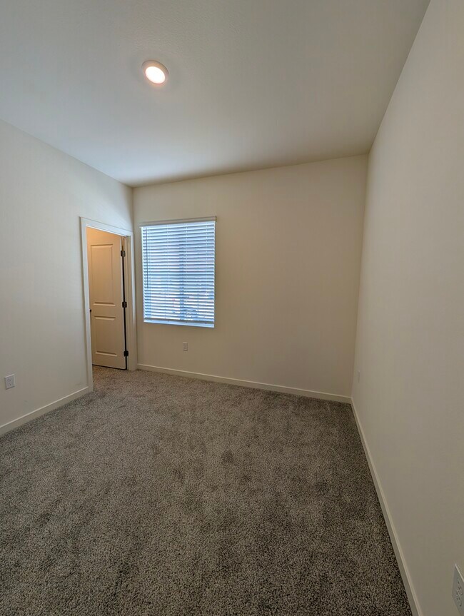 Building Photo - 821 Highlands Dr