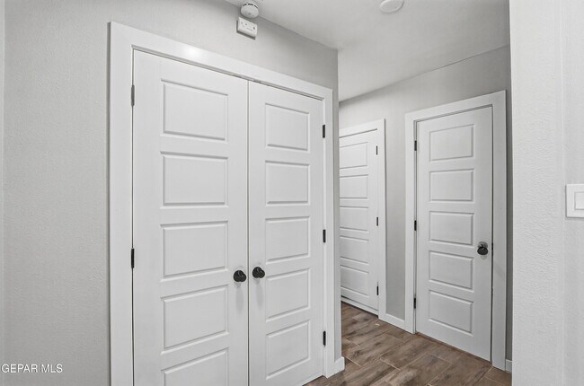 Building Photo - 10752 Mellward Rd