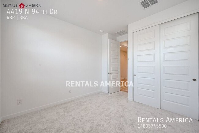 Building Photo - Gorgeous Open-Concept 4-Bedroom Home in a ...