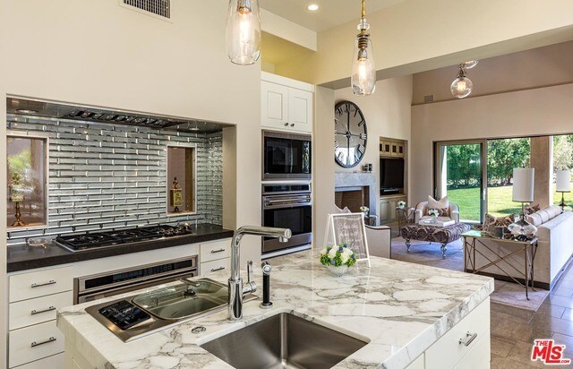 Building Photo - 1209 Via Aracena