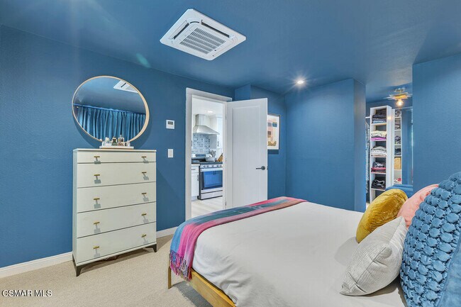 Building Photo - 2855 Los Feliz Dr