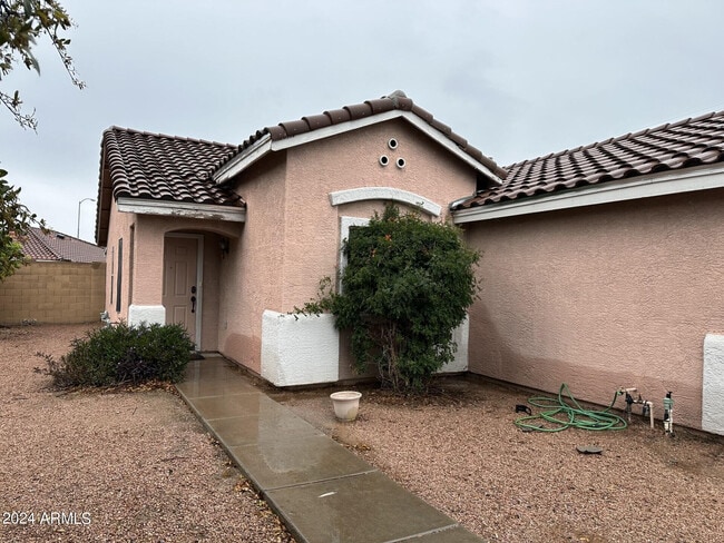 Building Photo - 1006 S Slater Cir