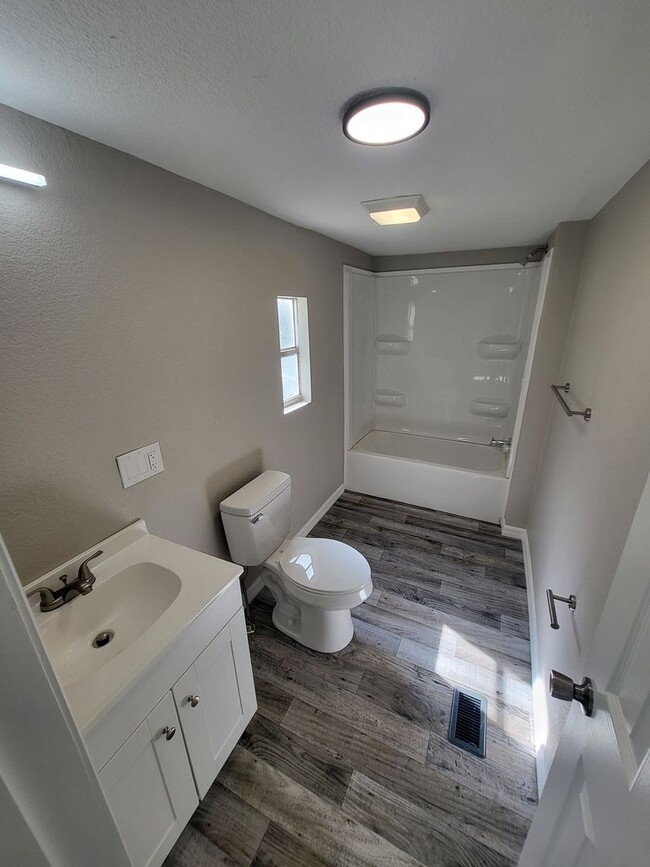 Building Photo - NEWLY RENOVATED 3/2 Home in SW Ocala. Close to WEC & Dunnellon