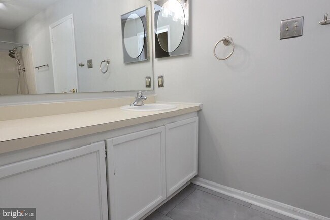 Building Photo - 53 Woodlake Dr