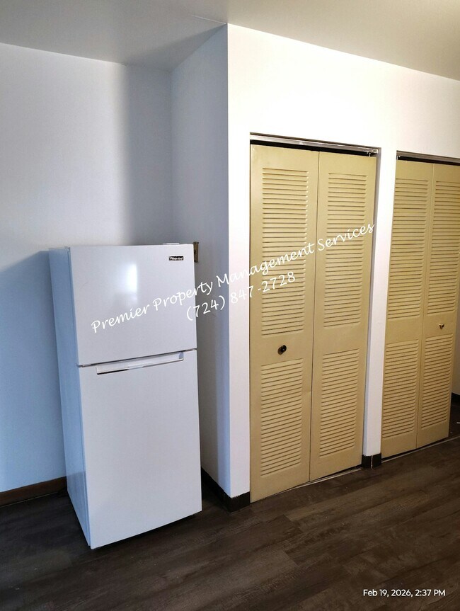 Building Photo - 518 W Cunningham St