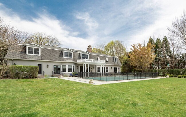 Building Photo - 15 S Hill St