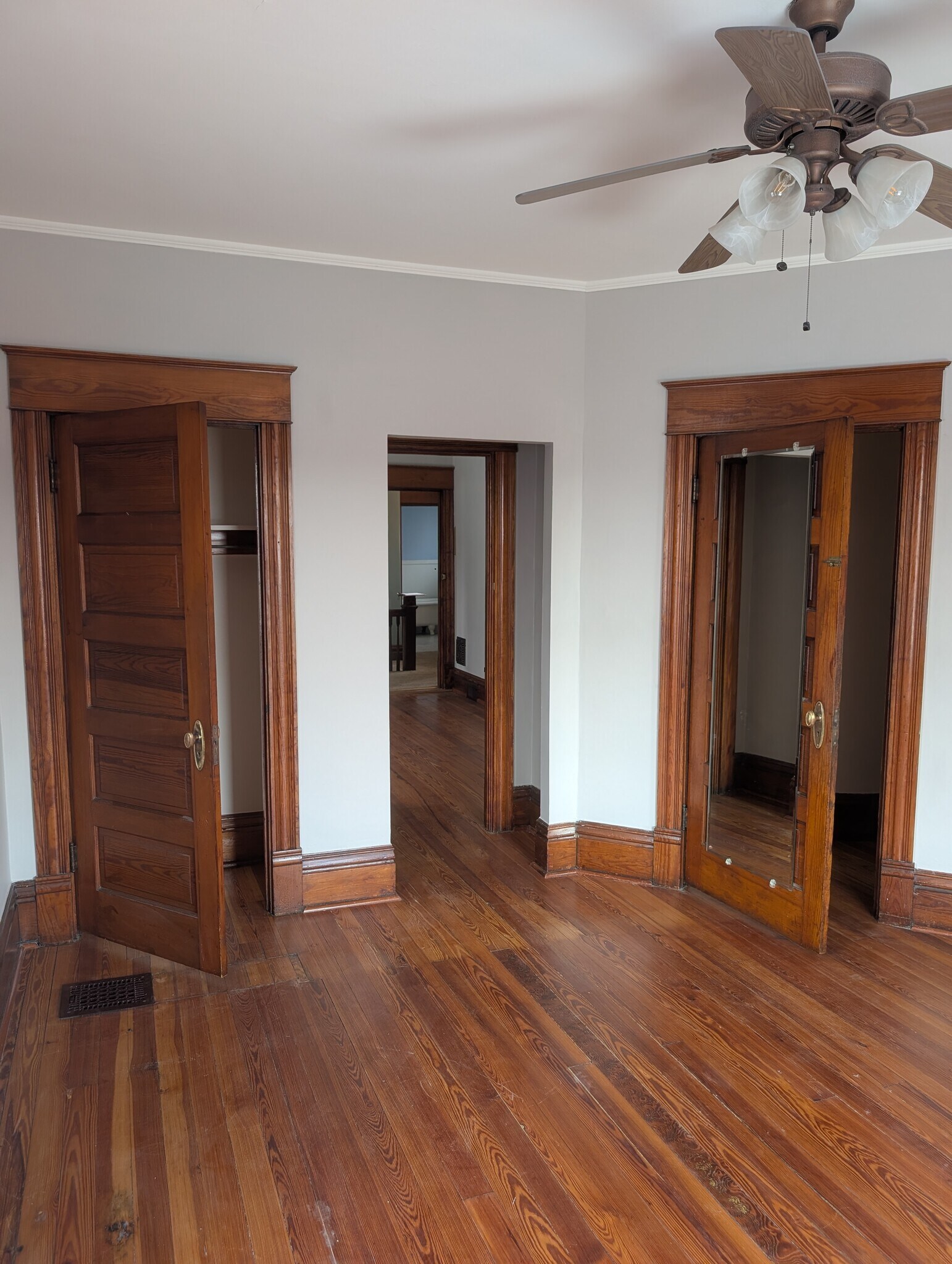 Building Photo - 601 Crescent Ave