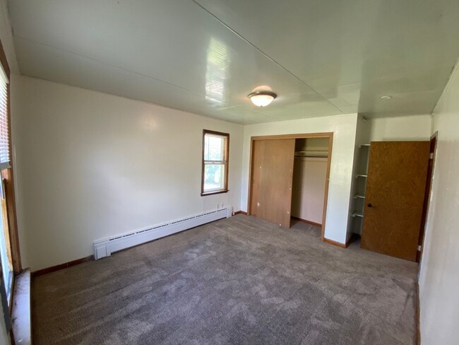 Building Photo - 106 8th St NW