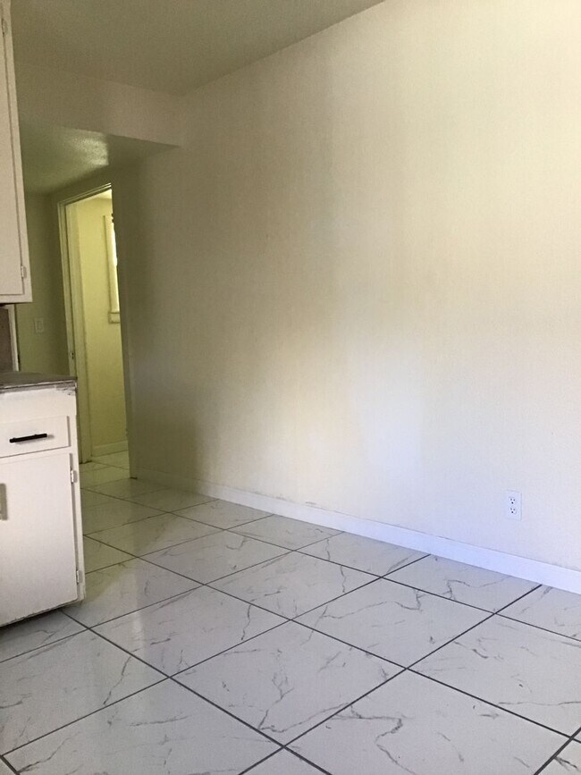 Building Photo - OL811/8171/2-Holmes, Kelsey