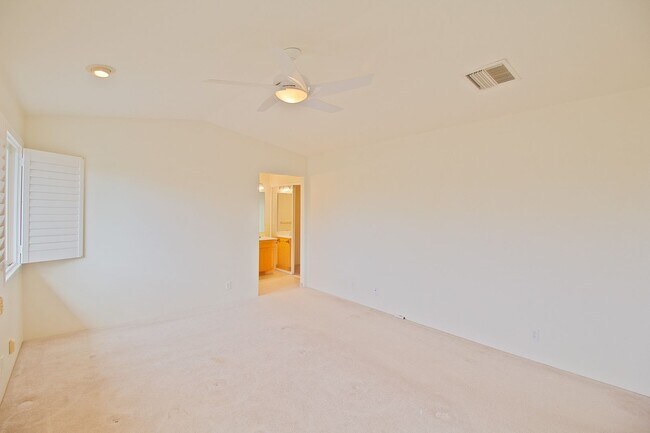 Building Photo - Stunning 4-Bedroom Home with Solar and Sal...