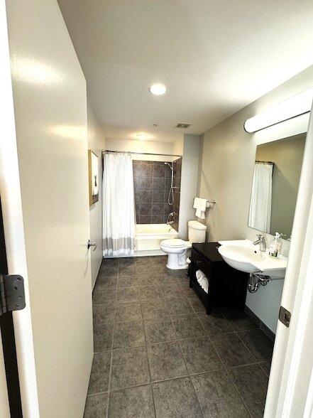 Building Photo - 10 S Dunton Ave