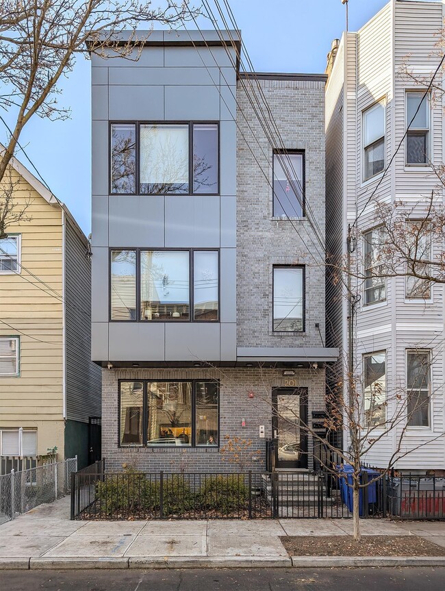 Building Photo - 201 New York Ave