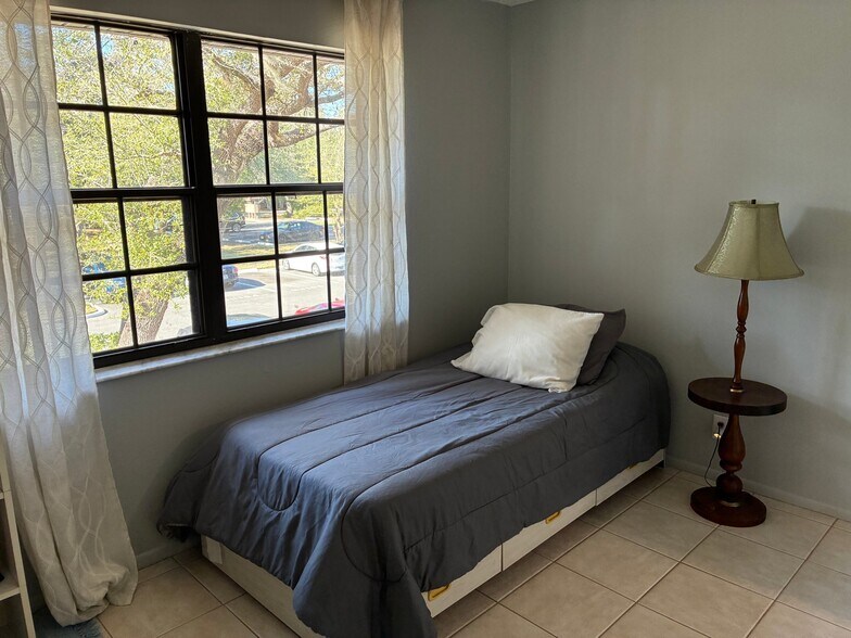 Building Photo - 19505 Quesada Ave