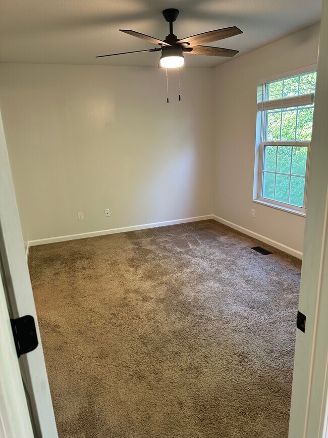 Building Photo - 129 Lucy Ln