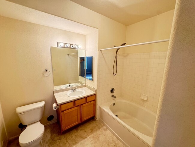 Building Photo - 474 Black Feather Loop