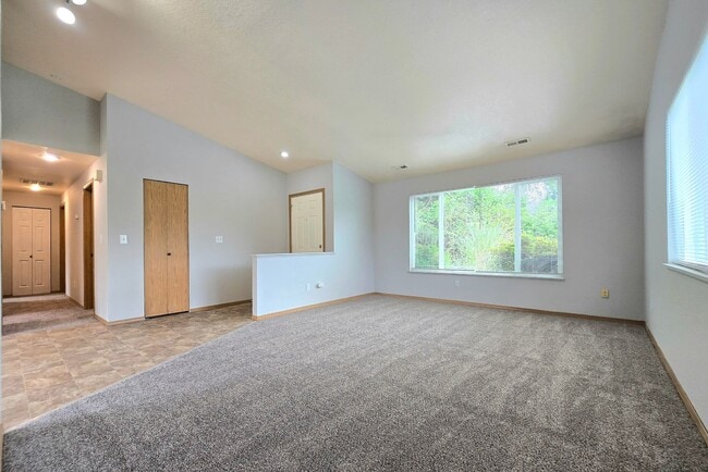 Building Photo - Lake Stevens Home Ready to Rent  3 Bed/1.5 Bath  Pet Friendly!