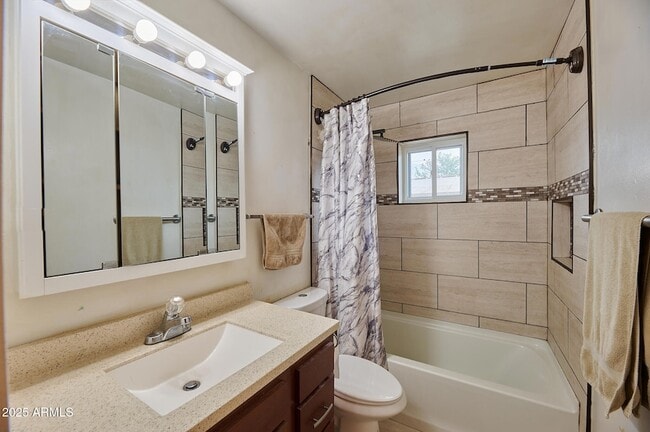 Building Photo - 5410 E University Dr