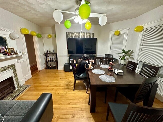 Building Photo - 25 Seafoam Ave