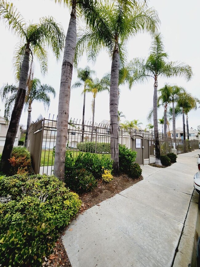 Building Photo - Beautiful remodeled 3 bedroom, 2.5 bath town home in Triana Scripps Ranch
