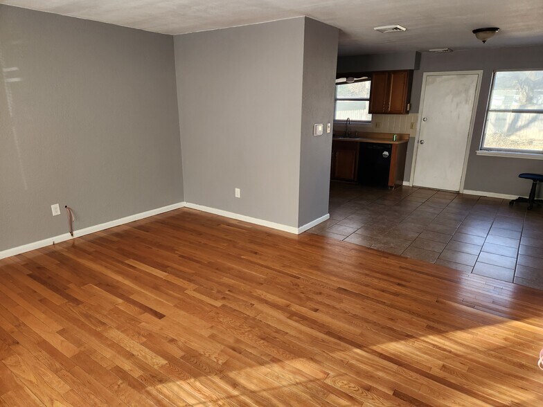 Living room - 1825 W Boris Dr