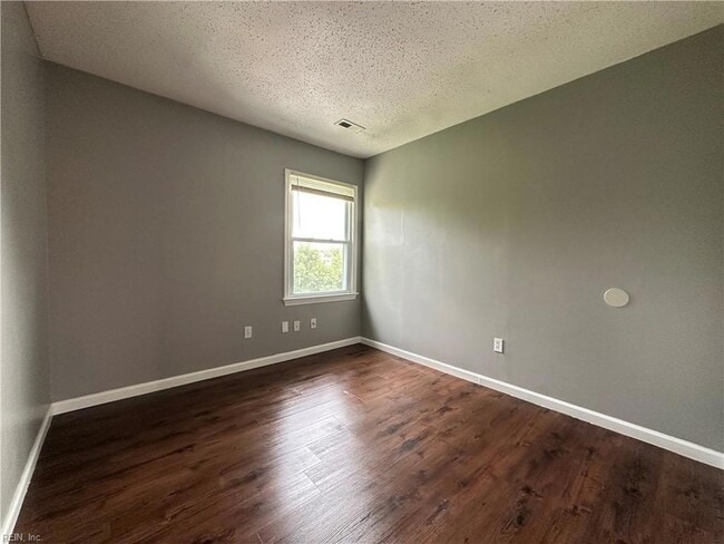 Building Photo - 1347 Battleford Dr