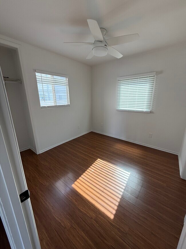 Building Photo - 433 Linda Rosa Ave