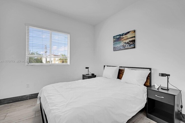 Building Photo - 15450 NW 2nd Ave