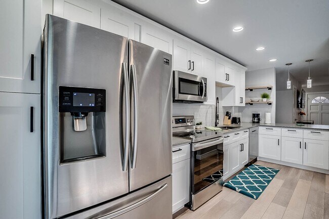 Building Photo - Prime Location - 2-bedroom, 1.5-bath townhome in Central Scottsdale!