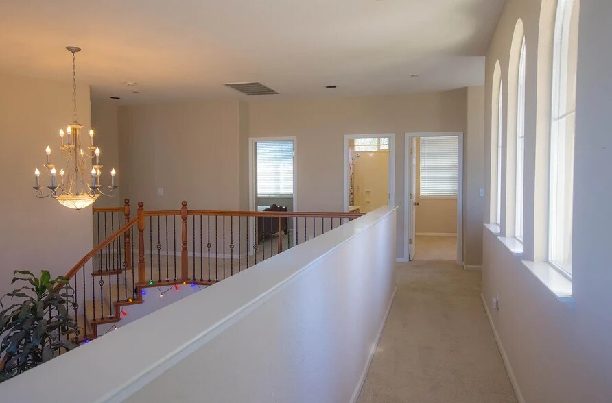 Building Photo - 2674 Torrey Pines Dr