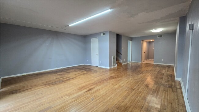 Building Photo - 7913 Grove Ridge Dr