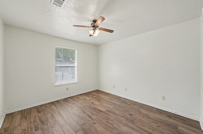 Building Photo - 1605 Hazelwood St