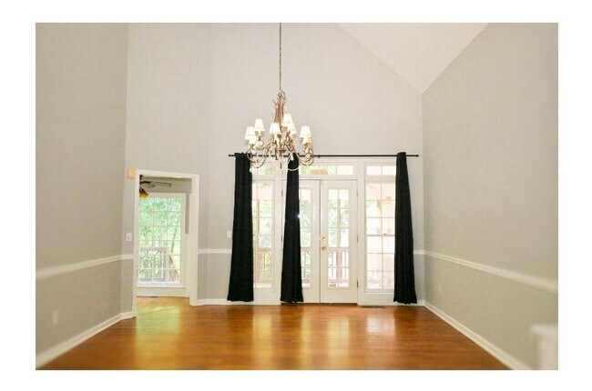 Building Photo - 3885 Waterford Dr
