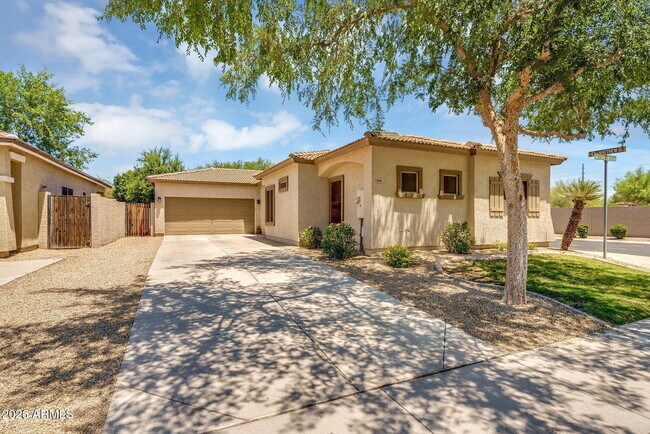 Building Photo - 948 E Savannah Dr