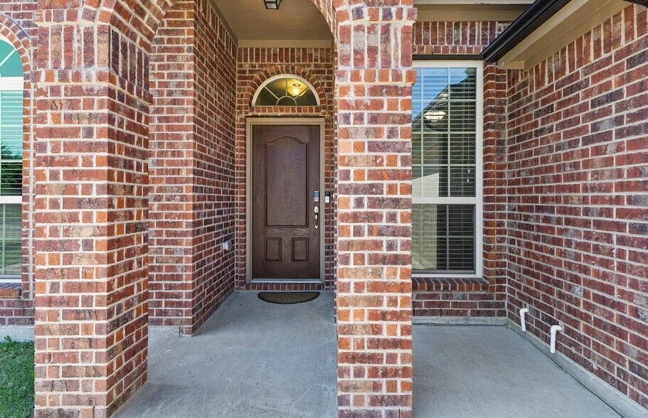 Building Photo - 4706 Lakeway Dr