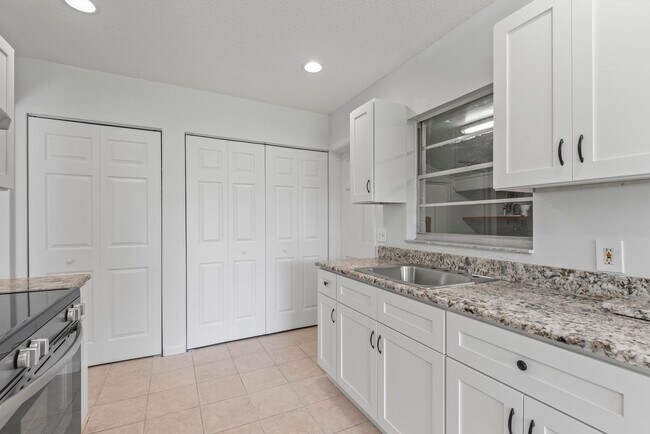 Building Photo - 1335 S Flagler Ave