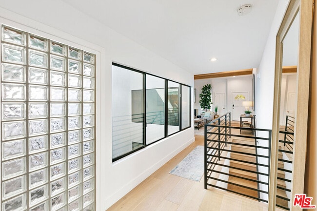 Building Photo - 6502 Dume Dr