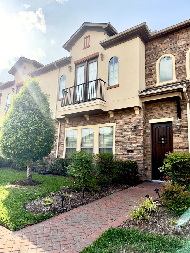 Building Photo - 14535 San Pietro Dr