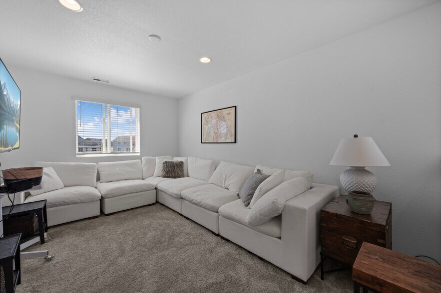 Building Photo - 6131 Vickie Ln