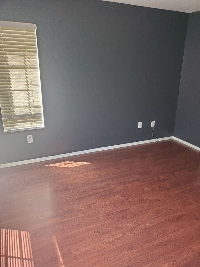 Building Photo - Cute 2 bedroom 2 bath condo